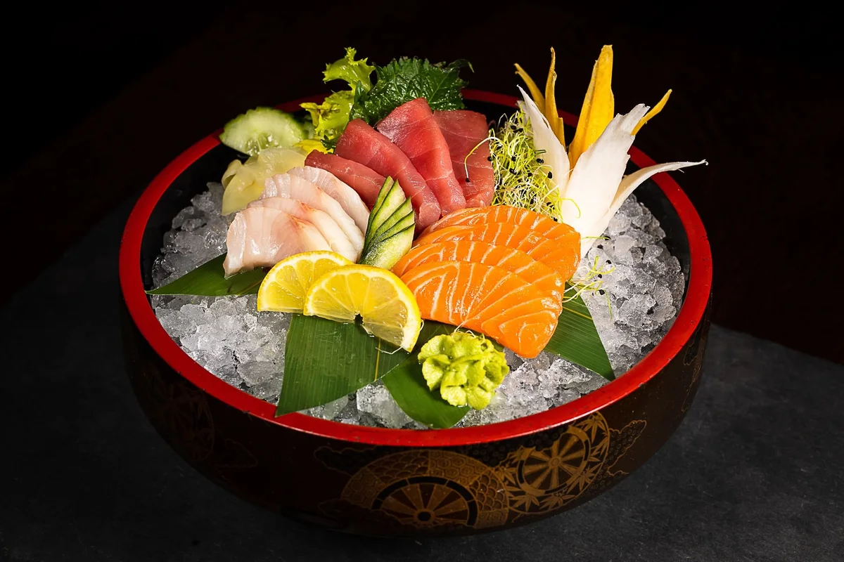 Sashimi-Auswahl auf einer Platte