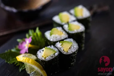 Avocadomaki (6 Stück)